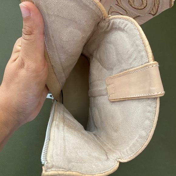 Beautiful never been worn leather cowboy boots. - Picture 2 of 3